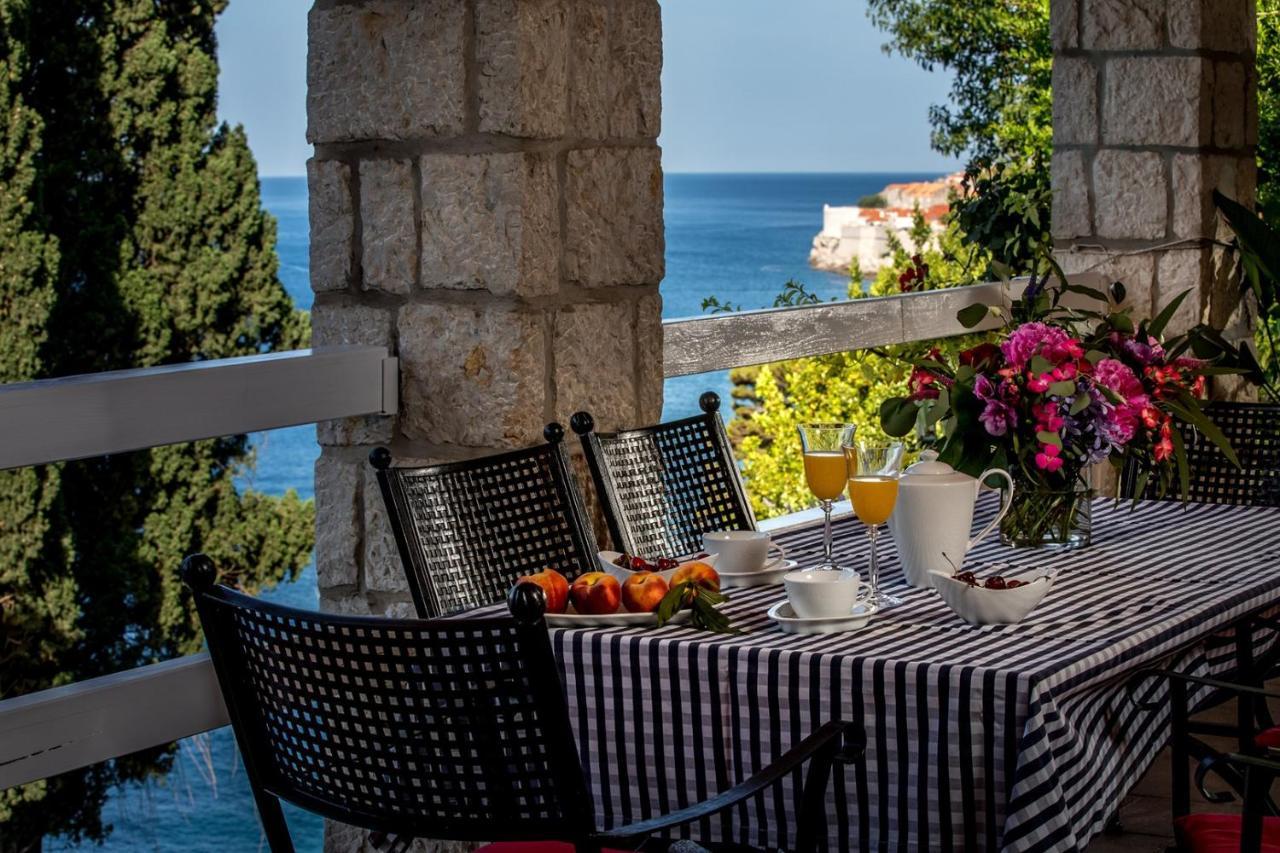 Luxury Beachfront Palace With Private Pool And Jacuzzi By The In
