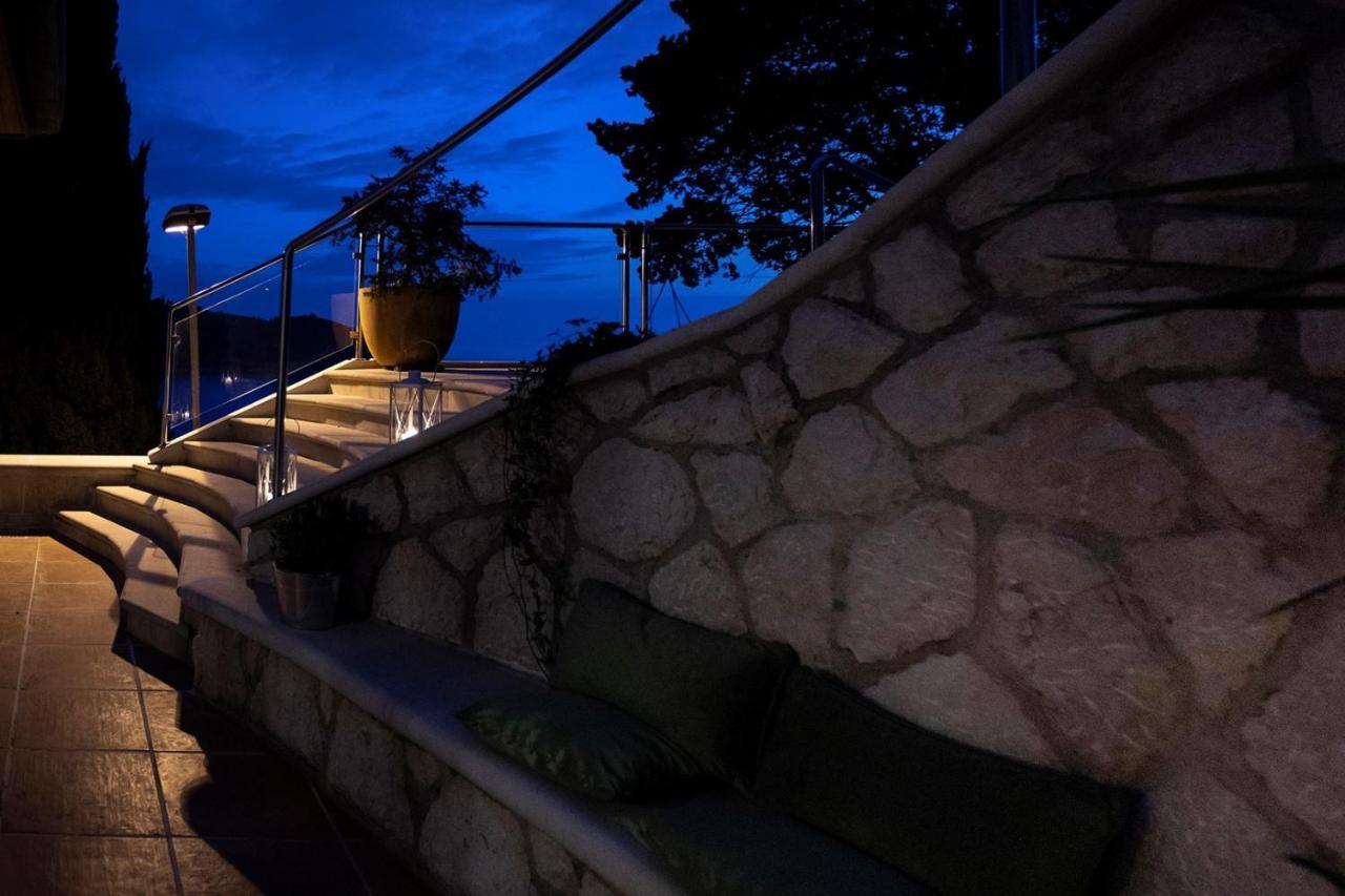 Villa Luxury Beachfront Palace With Private Pool And Jacuzzi By The In *