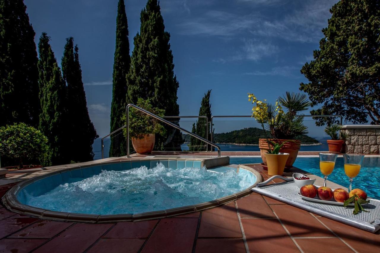 Luxury Beachfront Palace With Private Pool And Jacuzzi By The In Villa