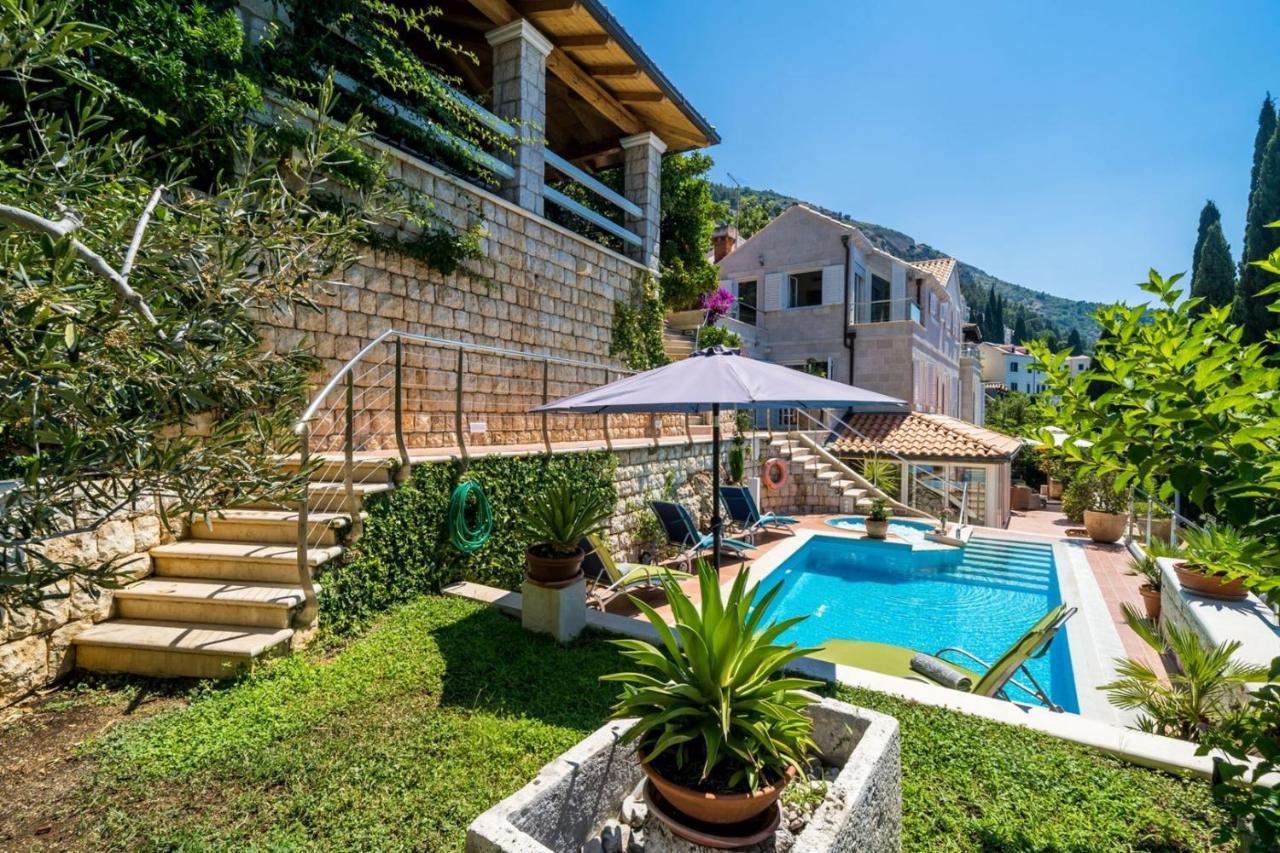 Luxury Beachfront Palace With Private Pool And Jacuzzi By The In Villa