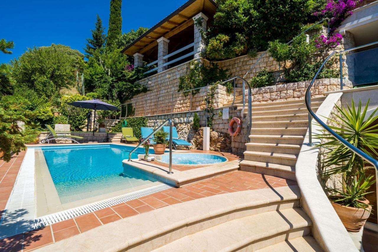 Luxury Beachfront Palace With Private Pool And Jacuzzi By The In Villa