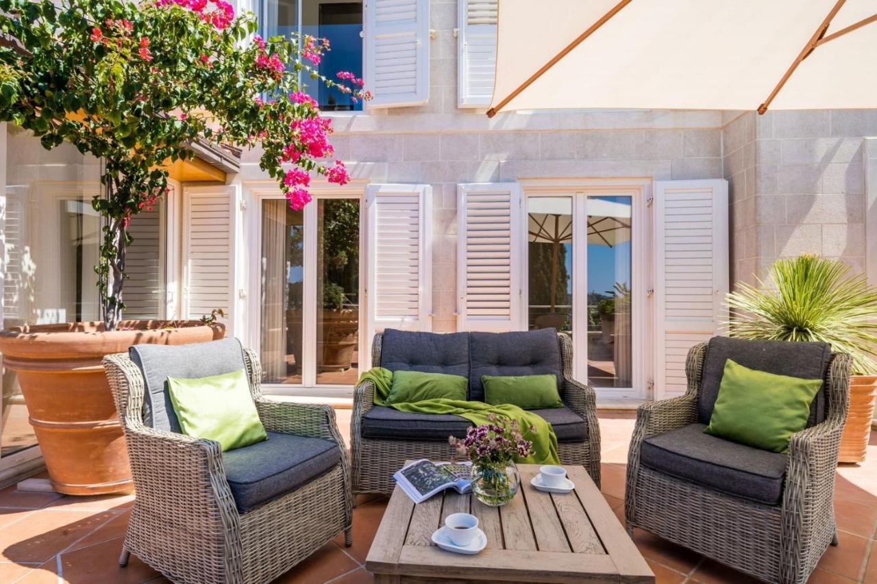 Luxury Beachfront Palace With Private Pool And Jacuzzi By The In