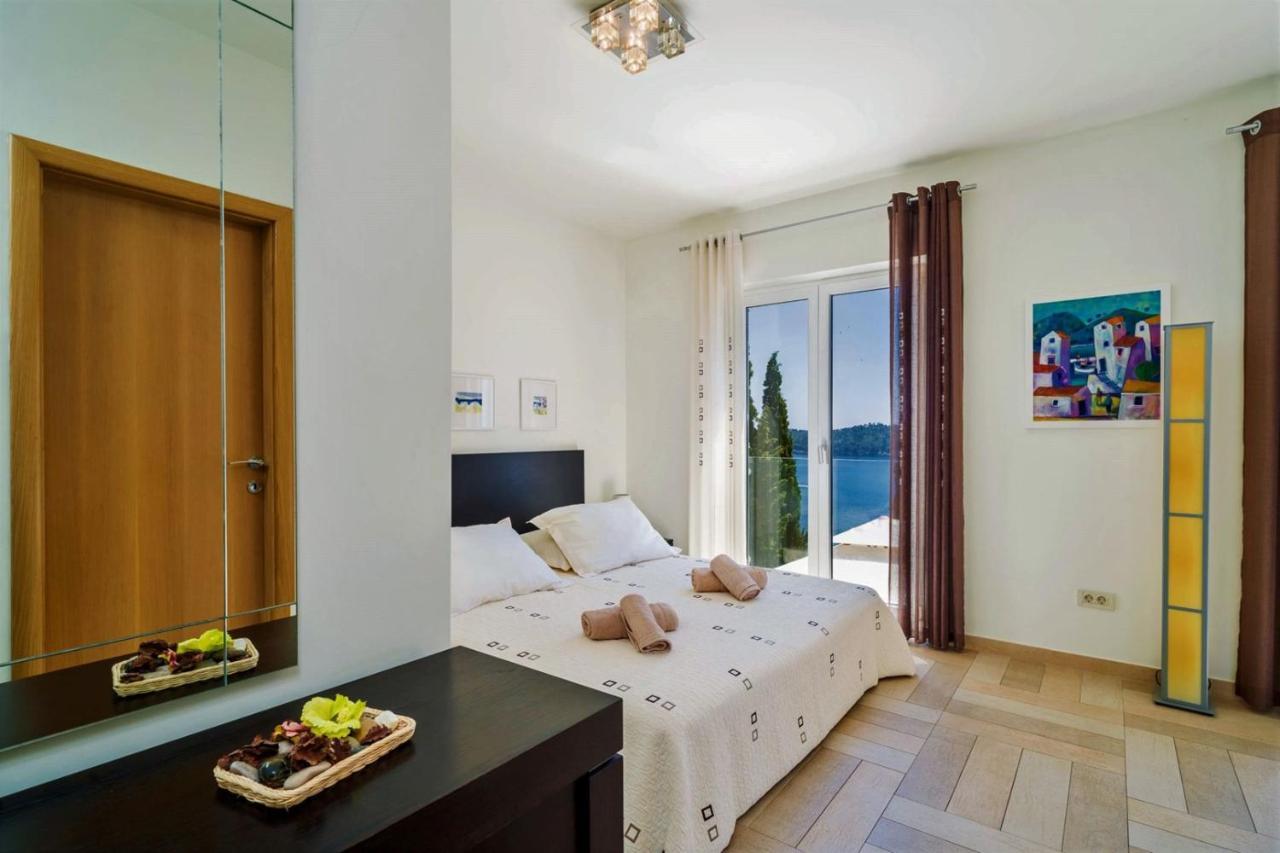 Luxury Beachfront Palace With Private Pool And Jacuzzi By The In *