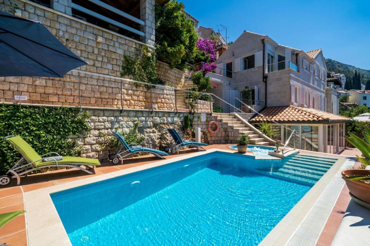 Luxury Beachfront Palace With Private Pool And Jacuzzi By The In Villa