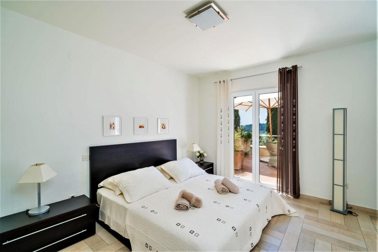 Villa Luxury Beachfront Palace With Private Pool And Jacuzzi By The In